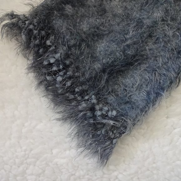 French Boutique Blue textured sweater, V-neck bell sleeve pointed hem M - Picture 2 of 10